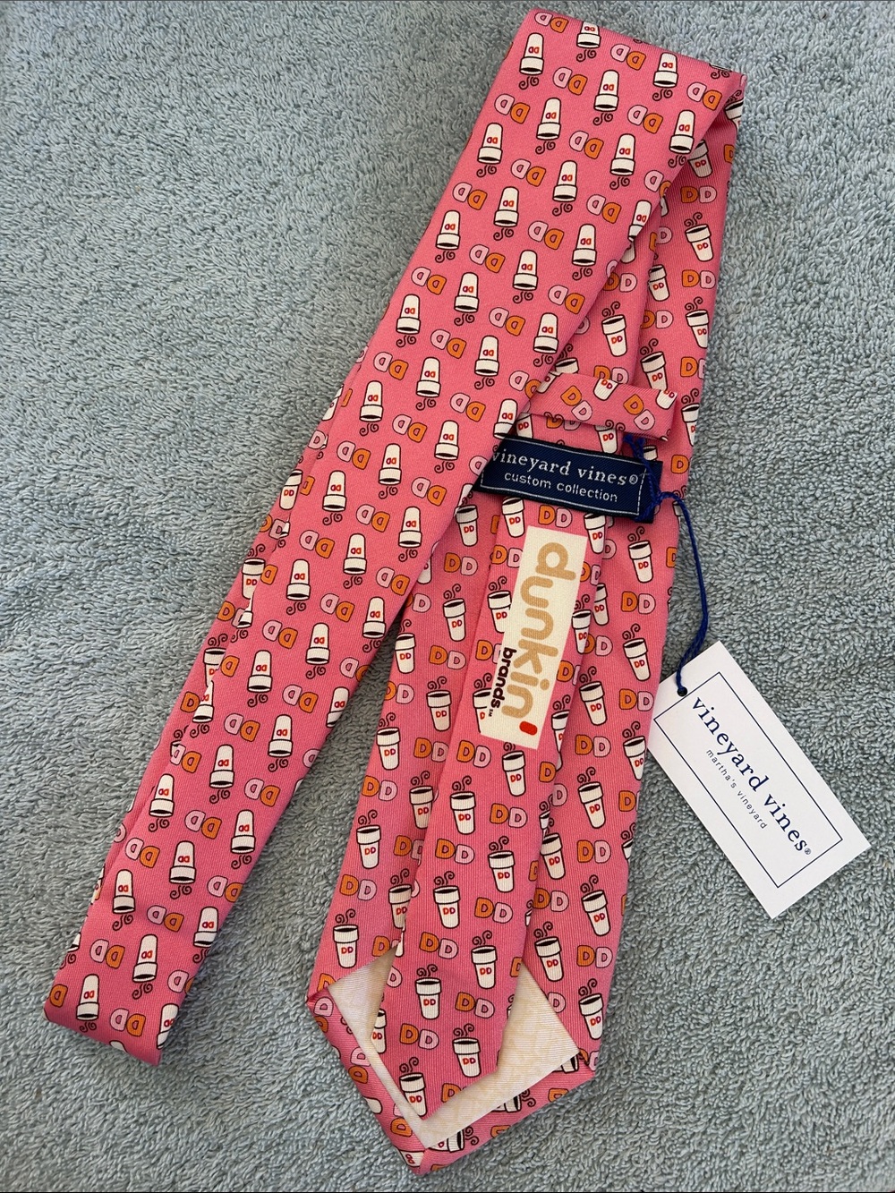 Rare Vineyard Vines Dunkin Donuts tie! New with tags in box